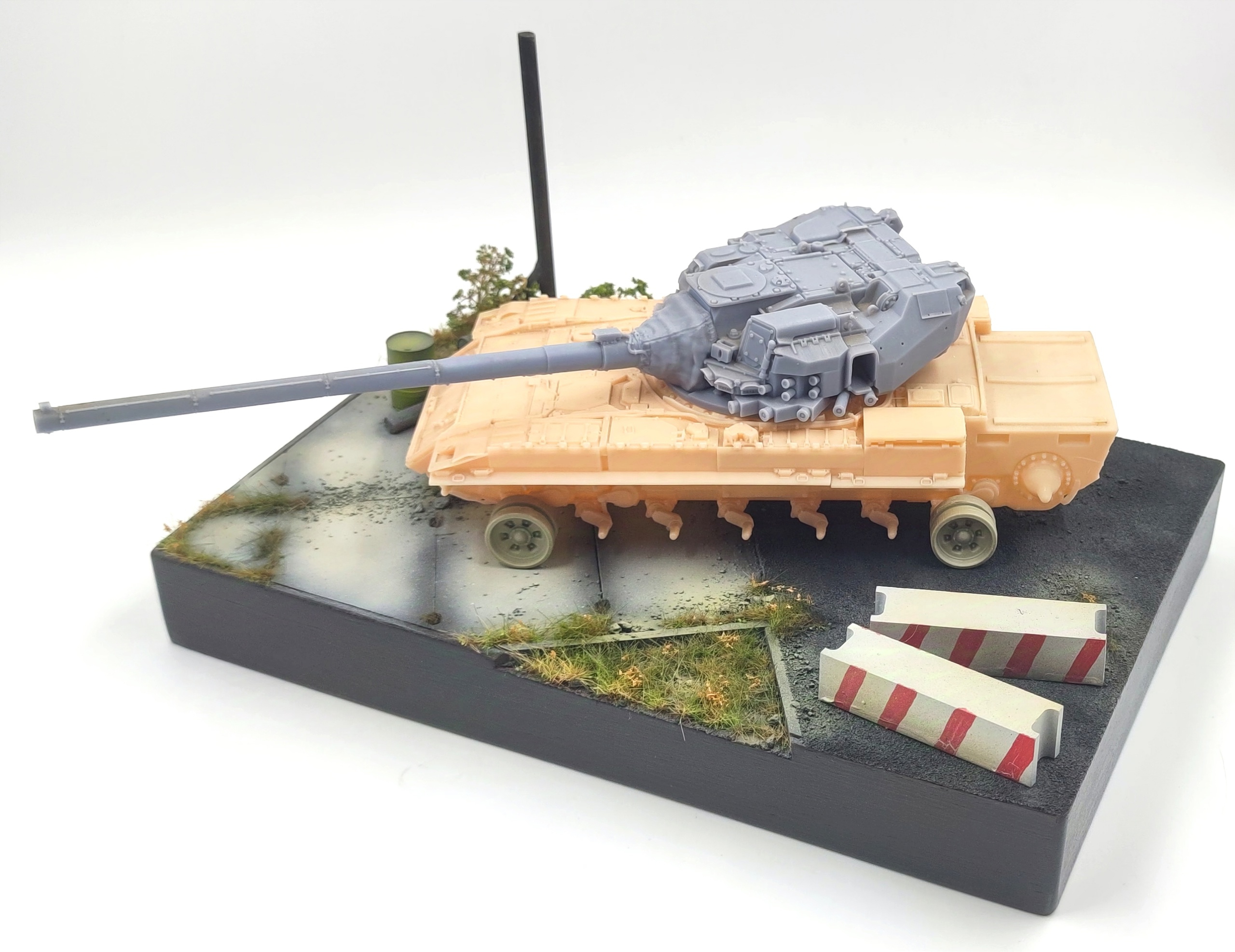 HE-35129 Подставка Учебка (Аксессуары в комплекте не окрашенные) Размер 30*20см