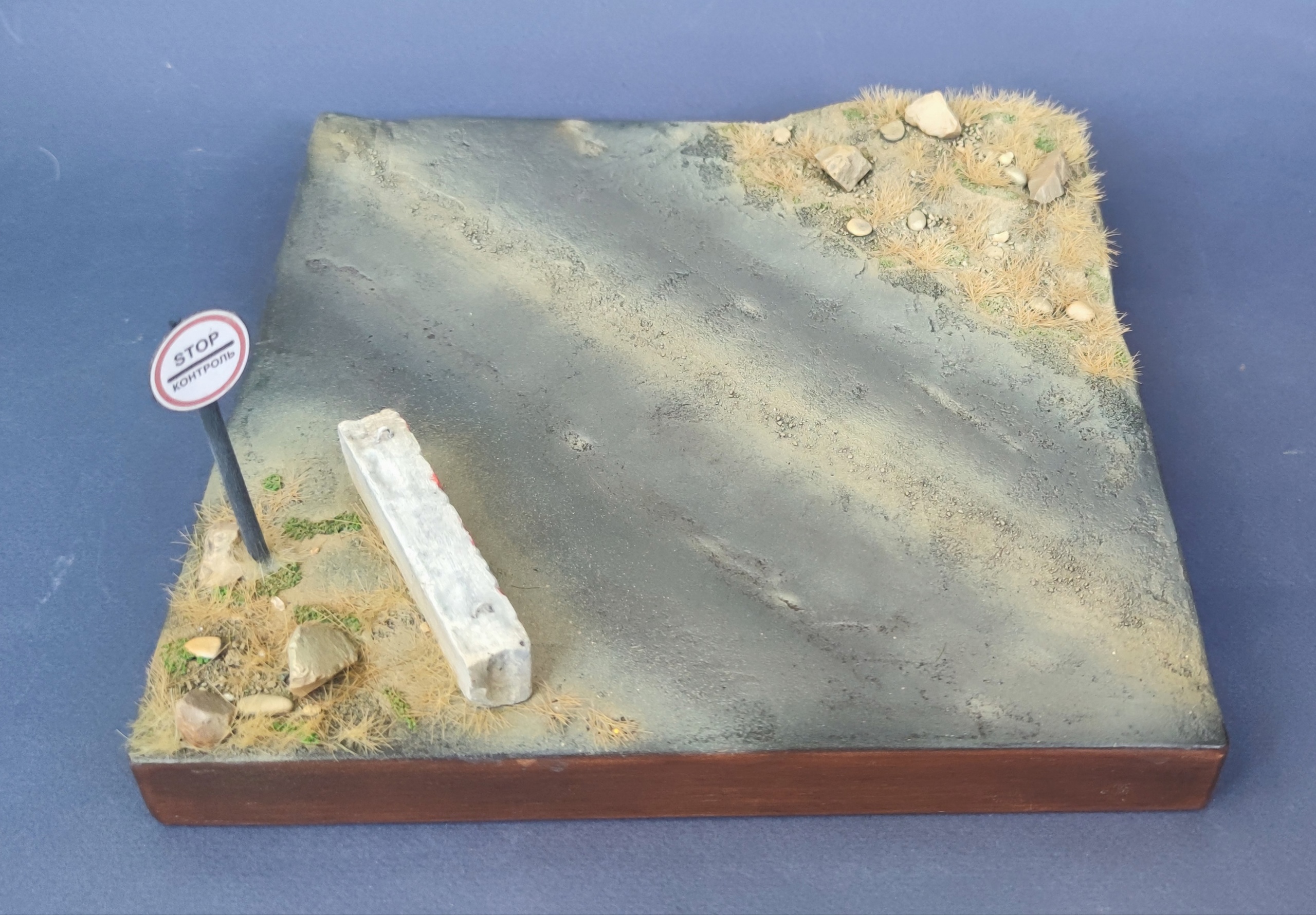 AM35119 Подставка для модели Тайфун ВДВ (масштаб 1/35)