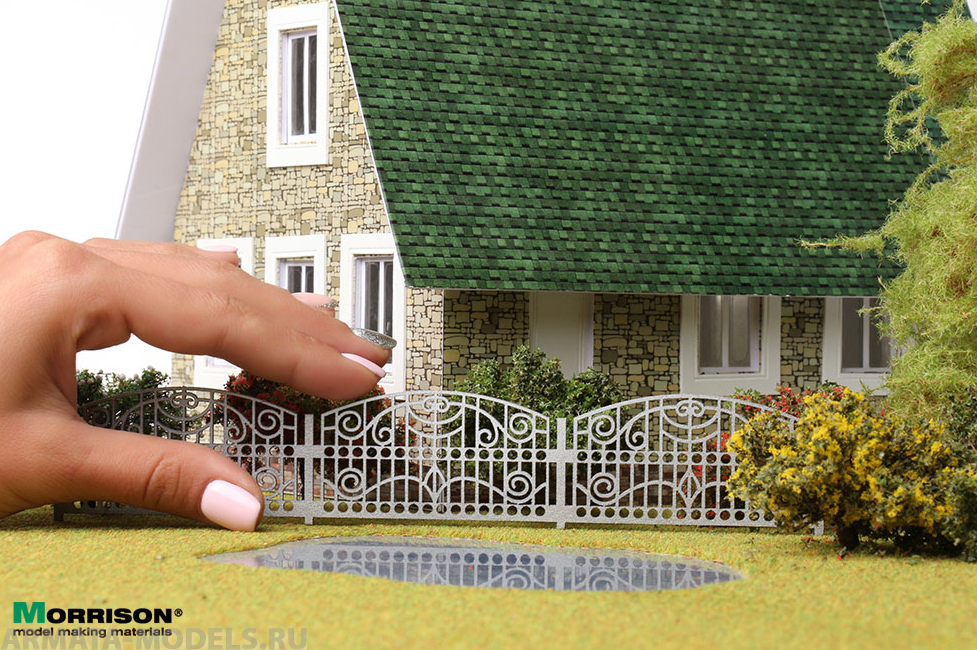 009zp019 Ажурный кованный забор h-35mm. Н - 3,5 см. Общая длина 60 см. Цвет светло-серый металлик.