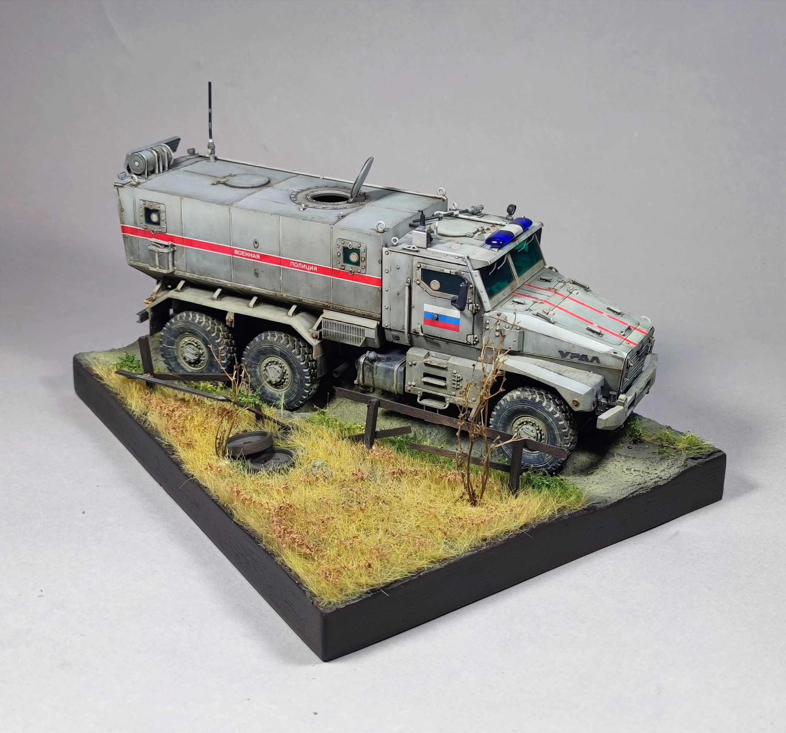 AM35807 Подставка Через поле