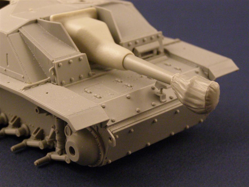 RE35-038 Ствол с брезентовым чехлом Barrel with Canvas Cover for StuH III (early model) RE35-038 Ствол с брезентовым чехлом Barrel with Canvas Cover for StuH III (early model)