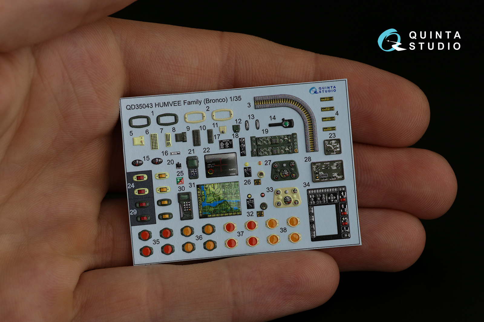 QD35043 3D Декаль интерьера кабины для семейства HUMVEE (Bronco)