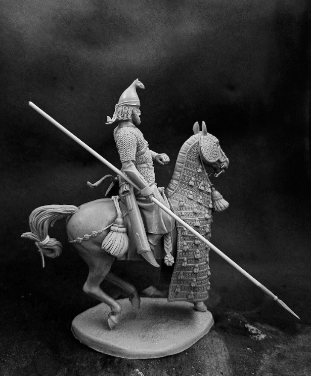 CHM-54368. Воин-саваран династии Сасанидов, 3-5 века н.э. (2 варианта голов, 2 варианта левой руки). 54 мм. Материал - смола. Chronos Miniatures