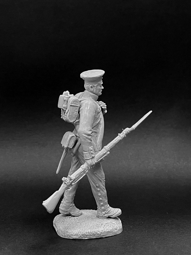 CHM-54273(M). Рядовой мушкетерских (или егерских) полков на марше, Россия 1812-14 гг. (2 варианта голов, 2 варианта рук, 2 варианта патронных сумок, 2 варианта штыковых ножен).  54 мм. Материал - белый металл. Chronos Miniatures