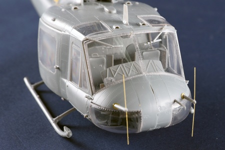 05111P Вертолет UH-1B Huey Trumpeter