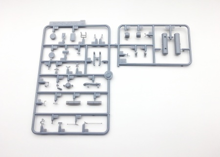AH35A004 German Heavy Armored Reconaissance Tank LEOPARD VK1602 Amusing Hobby