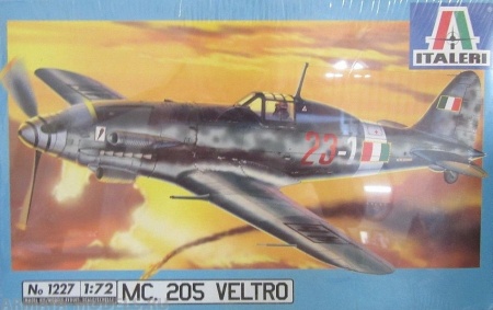 1227ИТ Самолет Macchi MC 205 Veltro Italeri