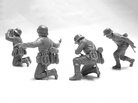 35801 7,62 cm Pak 36(r), немецкая пушка 2МВ с расчетом ICM