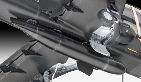 03852RE Реактивный самолет BAe Hawk T2 Revell