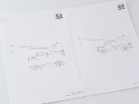 1164KIT Сборная модель  Автокран К-51 на шасси МАЗ-200 AVD Models