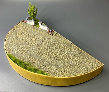 HM01028 Авторская подставка «Штурм» (30см, масштаб 1/35)