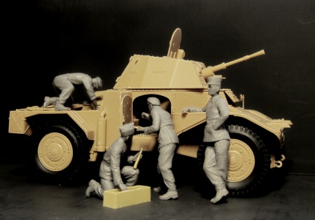 35381 Panhard 178 с французским экипажем бронеавтомобиля ICM 35381 Panhard 178 с французским экипажем бронеавтомобиля ICM