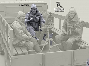 LRM35181 Военнослужащие ВВ, расчет 82 мм миномета и радист в кузове грузовика, позируют фотографу РАДИСТ - 2