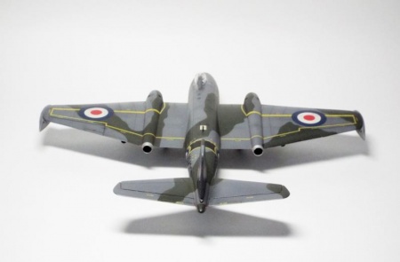 72023 Средний бомбардировщик Канберра ARK model