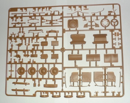 35477 Штабная машина Капитан седан с советским штабным персоналом ICM 35477 Штабная машина Капитан седан с советским штабным персоналом ICM