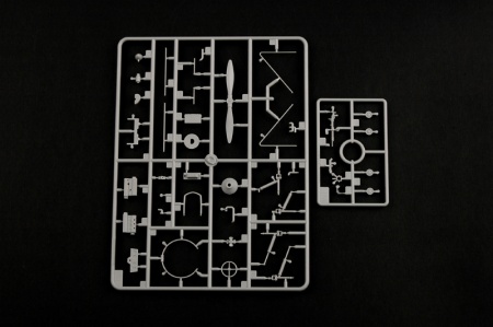 02322P Советские боевые аэросани РФ-8/Горький-98 Trumpeter