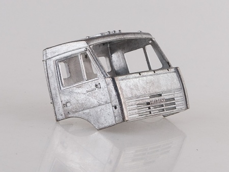 1311AVD Сборная модель КАМАЗ-6540 8x4 самосвал AVD Models