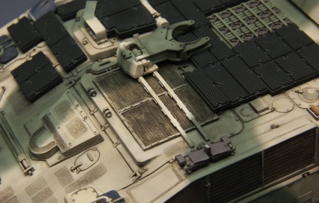 TS-019 GERMAN PANZERHAUBITZE 2000 SELF-PROPELLED HOWITZER w/ADD-ON ARMOR Meng