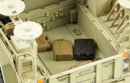 VS-009 1/35 British Army Husky TSV Meng