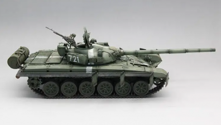 35A052 Сборная модель T-72 Ural Amusing Hobby