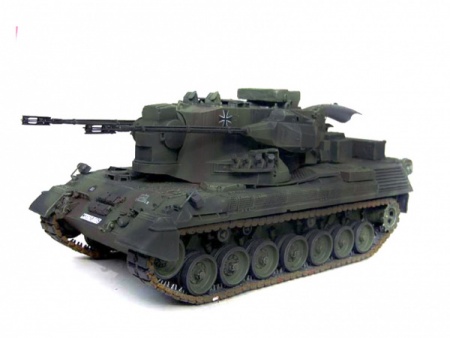 35099T Немецкий зенитный бронетранспортер Gepard с одной фигурой Tamiya