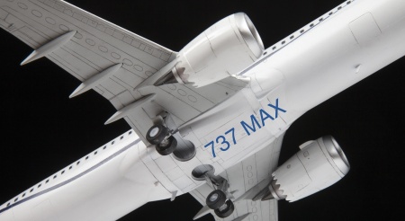 7026 Пассажирский авиалайнер Боинг 737-8 max™ 1/144 Звезда