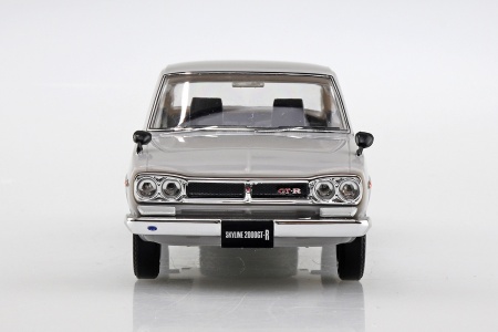05882 Nissan Skyline 2000 GT-R (Silver) Aoshima
