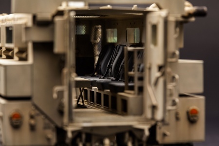 SS-005 U.S. COUGAR 6x6 MRAP VEHICLE Meng