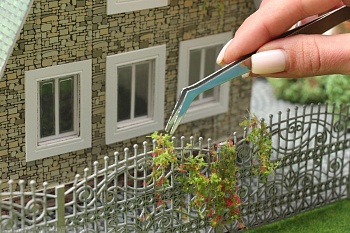 140cvn007 Цветочные вьюны для диорамы. Бордовые.