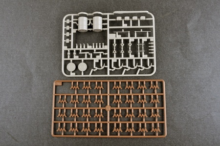 09601P Советский танк T-72 Урал Trumpeter