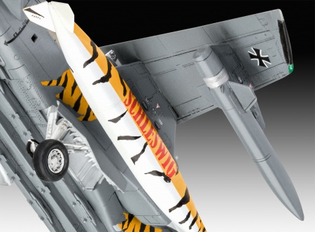 03880RE Истребитель-бомбардировщик Tornado ECR Tigermeet 2018 Revell