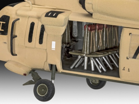 04976RE Американский многоцелевой вертолёт UH-60 Revell