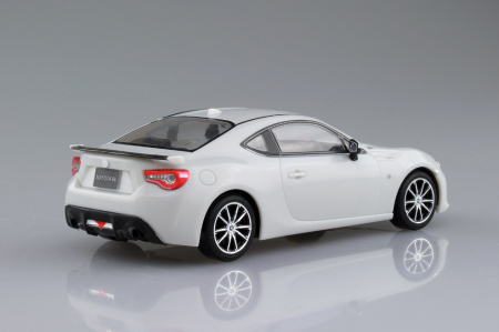 05418 Toyota 86 (Crystal White Pearl) Aoshima