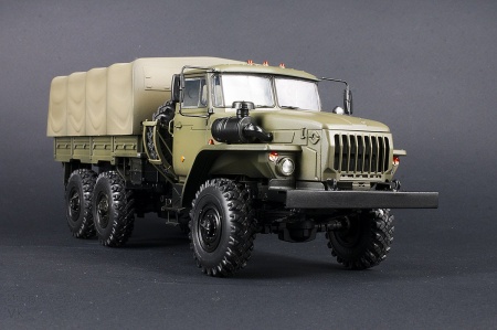 3654 Армейский трехосный грузовик Урал 4320 Звезда