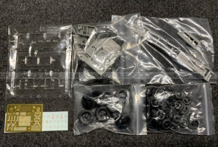 72C02SBR ТЯГАЧ M1070 И полуприцеп M1000 HET Sabre