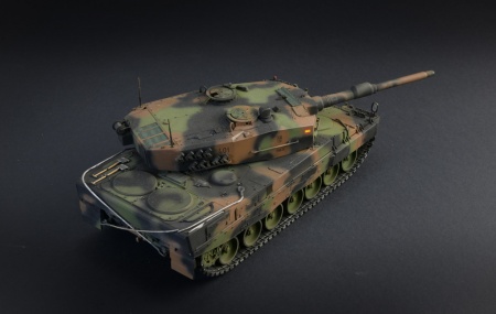 35106ИТ Танк War Thunder: LEOPARD 2A4 Italeri