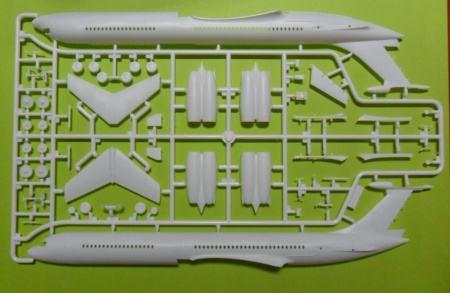 14406 Ильюшин-62М, Пассажирский самолет ВВС Германии ICM 14406 Ильюшин-62М, Пассажирский самолет ВВС Германии ICM