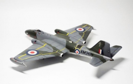 72023 Средний бомбардировщик Канберра ARK model