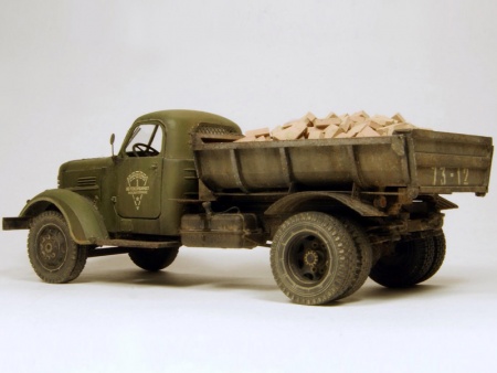 RIM35028 Советский самосвал ЗИС-ММЗ-585, масштаб 1/35 Red Iron