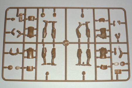 35477 Штабная машина Капитан седан с советским штабным персоналом ICM 35477 Штабная машина Капитан седан с советским штабным персоналом ICM