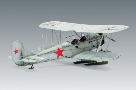 48253 Советский санитарный самолет По-2 с санитарными кассетами ICM