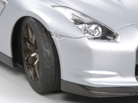 24300 Nissan GT-R Tamiya 24300 Nissan GT-R Tamiya