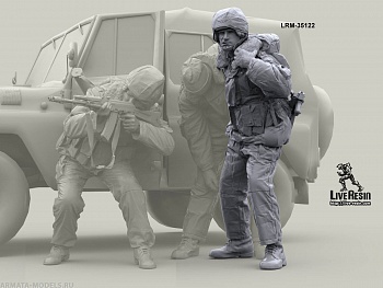 LRM35122 Военнослужащие ВВ отражают нападение - эвакуация раненного - 1