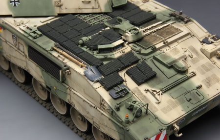TS-019 GERMAN PANZERHAUBITZE 2000 SELF-PROPELLED HOWITZER w/ADD-ON ARMOR Meng