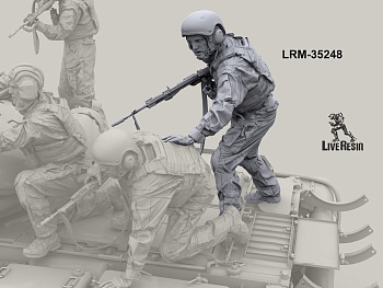 LRM35248 Современный Российский танкист - прекрывает (Не для свободной продажи)