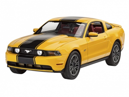 07046RE Автомобиль 2010 Ford Mustang GT Revell