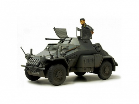 35270 Sd.Kfz.222 Немецкий разведывательный бронеавтомобиль с набором фототравления, металлическим стволом, набором бочек, канистр и одной фигурой. Tamiya