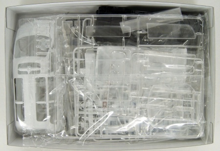 05667 Mitsubishi Delica Space Gear '96 Aoshima