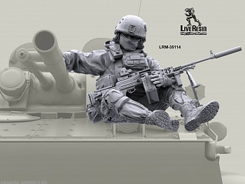 LRM35114 Современные Российские солдаты на броне БМП, Танка - пулеметчик с ПК