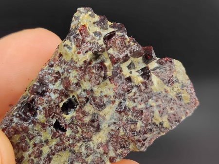 AAM0044 Кристаллы шпинели техногенного происхождения, Средний Урал.